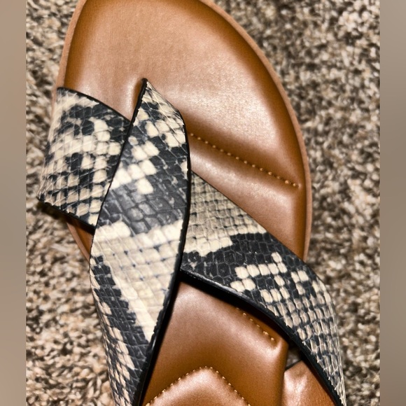 Franco Sarto Darius Reptile Flip Flop - Slide - Wedge - Sz 8.5 - Picture 3 of 6